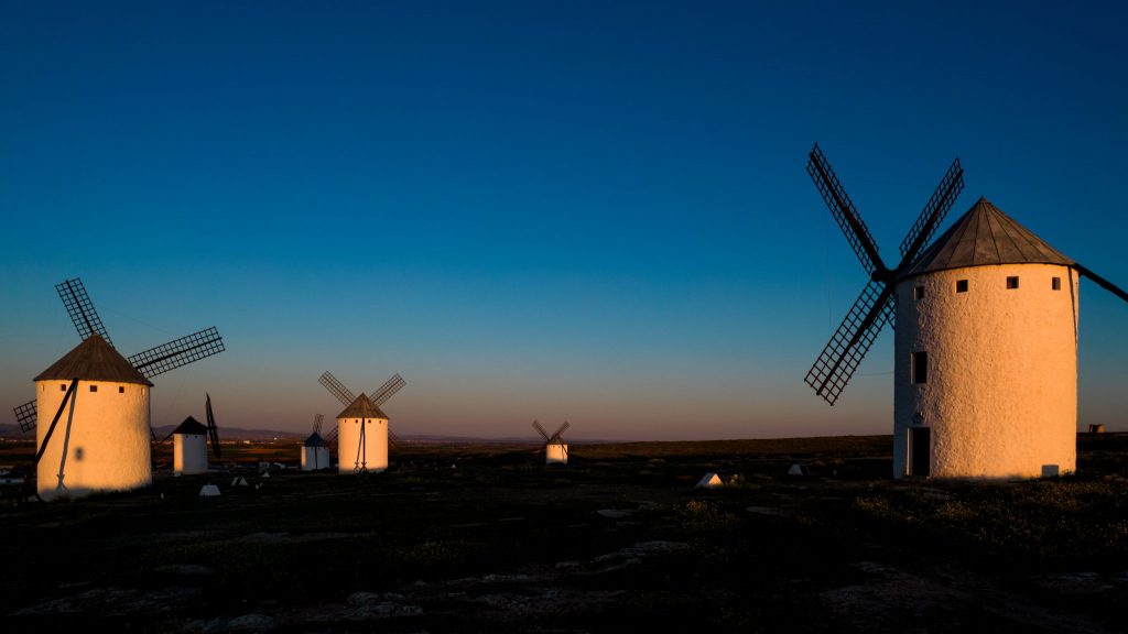 Imagen aérea con dron, molinos de viento